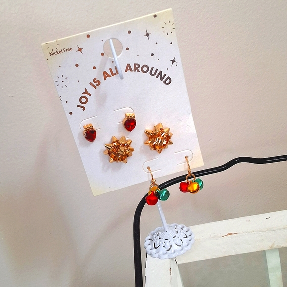 💥SALE💥NEW #2 NWT, Christmas Holiday Joy Is All Around Earrings Set - Picture 3 of 3